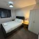Modern 2 Bed Flat with parking Next to Basildon Station, Laindon (photo 5)