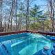 Peaceful 2BR in Mountains with Private Hot Tub, Севьервилл