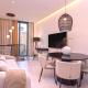Magnificent Renovated 2BD 2BTH Duplex with Backyard - City Centre, Малага - Фото 4