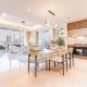 Luxury Beachfront Views, Near JBR and Palm Jumeirah, Minutes from Dubai Marina, Ain Dubai, SZR, and Downtown, Palace Beach Residence Tower 2, Emaar Beachfront by Deluxe Holiday Homes, Dubaj - Fotografie 7