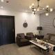 Brick Accent Loft 1BHK with Balcony & Free Netflix, Rawalpindi (zdjęcie 5)