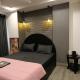 Brick Accent Loft 1BHK with Balcony & Free Netflix, Rawalpindi (zdjęcie 10)