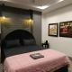 Brick Accent Loft 1BHK with Balcony & Free Netflix, Rawalpindi (zdjęcie 8)