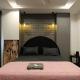 Brick Accent Loft 1BHK with Balcony & Free Netflix, Rawalpindi (zdjęcie 9)
