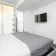 Stunning 3BR High Rise Pool, Spa & Rooftop Views, Los Angeles - Foto 8