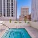 Stylish High-Rise 2BR DT Views Pool Parking, Phoenix - Fotografie 8