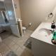 Modern & Comfy 4-Bedroom Home with King Bed, Workspace, & Fast Wi-Fi, Princeton (fotografie 9)