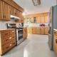 Spacious Getaway Two Homes on a Tranquil Vineyard Ideal for Large Groups, Keremeos (zdjęcie 8)