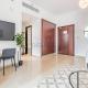 Studio Steps from JBR Beach and Marina Walk, Conveniently located near Ain Dubai, Dec Towers T2, Dubai Marina by Deluxe Holiday Homes, Dubaj - Fotografie 9