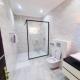 Cozy Apartment with Modern Decor, Pointe-Noire (Foto 2)