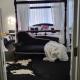 The Luxurious Manor - Very Large Bedroom with Private Ensuite, Окленд - Фото 2