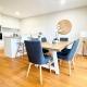 Spacious 4BR w/ Water Views Port Macquarie - Zdjęcie 2