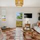 Yellow Beach House Unit B - 2 min walk from the Beach, Aguada (foto 5)