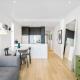 City Stunner with City Views, Pool and Gym, Окленд - Фото 6