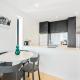 City Stunner with City Views, Pool and Gym, Окленд - Фото 5