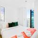 City Stunner with City Views, Pool and Gym, Окленд - Фото 8