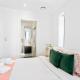 City Stunner with City Views, Pool and Gym, Окленд - Фото 7