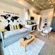 Elegant, Comfy & Sophisticated MetroLux Downtown Suite, Calgary