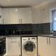 Town Centre Flat with Free Parking - Long Stays Accepted Strood - Foto 10