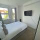 Modern Double Bedroom with Marble private bathroom, Edgware