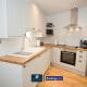 2 Bed House By Southern Stays Short Lets & Serviced Accommodation Bournemouth With Parking - Relocation & Family, 1km From The Beach - Photo 2