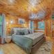 Romantic Escape for 2 Views, HotTub, Sauna & Dogs, Sevierville