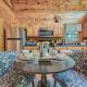 Romantic Escape for 2 Views, HotTub, Sauna & Dogs, Sevierville (zdjęcie 9)