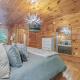 Romantic Escape for 2 Views, HotTub, Sauna & Dogs, Sevierville (zdjęcie 10)