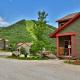 Meyer Chalet de Esqui - Ski-In, Ski-Out 4BR Bear Mtn Retreat with Pool & Fireplace, Killington