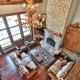 Meyer Chalet de Esqui - Ski-In, Ski-Out 4BR Bear Mtn Retreat with Pool & Fireplace, Killington (zdjęcie 3)