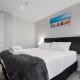 Vibrant City Apt with Rooftop City Views and Wi-Fi, Окленд - Фото 5