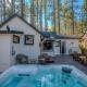 Hobbit House in Big Bear ~ Cozy & historic cabin with Wi-Fi & hot tub Big Bear Lake - Foto 2