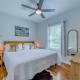 Bandera Bungalow - River, Downtown, Peaceful fenced corner lot! King bed!, Bandera (fotografie 4)