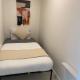 Modern Condo with AC Gym and Parking near Olympic Village for 5, Vancouver (Foto 10)