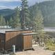 Peaceful lakefront cabin, Tjaldal