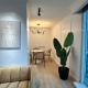 Chic Urban Stay with Balcony & Bathtub in Poblacion, Manila - Fotografie 4