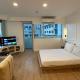 Chic Urban Stay with Balcony & Bathtub in Poblacion, Manila - Fotografie 6