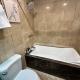Chic Urban Stay with Balcony & Bathtub in Poblacion, Manila - Fotografie 10