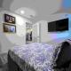 House of Hoops Luxe 2 Bed Condo in Hollywood, Los Angeles - Foto 7
