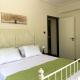 Alegria's 2BR Garden Apartment, Athen - Foto 9