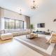 Spacious 4BR Plus Maids Villa, Near Avenue Mall, Cycle Park & Sports Complex - 15 Mins to Downtown Dubai, Nad Al Shiba Third by Deluxe Holiday Homes, Dubaj - Fotografie 1
