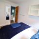 Spacious 5-Bedroom Home with Large Garden in Egham, Thorpe (zdjęcie 8)