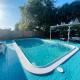 Cozy Pool-House with 3 bedrooms-2 bathrooms, Margate