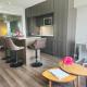 Elegant 2BR & 2BA Retreat in Prime Yorkville, Downtown