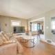 2 Mi to Zoo Charming Apt with Balcony in Cleveland, Cleveland - Photo 2
