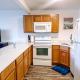 Cozy 1 bed condo with pool, Biloxi (foto 7)