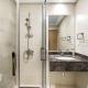 Luxury 2BR near Burj Khalifa with Rooftop Pool, City & Canal Views, Free Parking, Dubaï - Photo 3