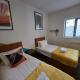 Cozy & Modern 2-Bedroom Apartment, Sleeps 5, Prime Spot, Secure Parking Available Gloucestershire - Фото 1