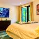 Chic Private Hollywood Hills Guest Suite Oasis with Tree-Top Views, Outdoor Living Room, Only 2 Minutes from Hollywood Boulevard, Los Angeles - Foto 6