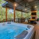 Riverside Retreat | Hot Tub, Riverfront, Sleeps 14, Eagletown (foto 6)